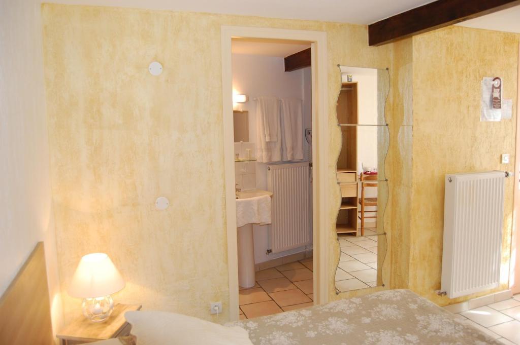 AUBERGE du BORD des EAUX - Demi-pension assurée sur réservation Saint-Amand-les-Eaux Habitación foto