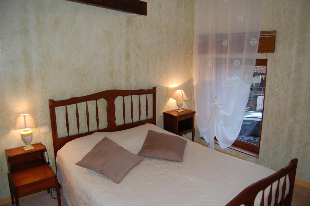 AUBERGE du BORD des EAUX - Demi-pension assurée sur réservation Saint-Amand-les-Eaux Habitación foto