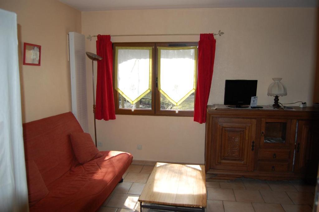 AUBERGE du BORD des EAUX - Demi-pension assurée sur réservation Saint-Amand-les-Eaux Habitación foto