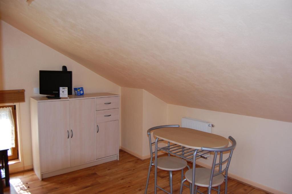 AUBERGE du BORD des EAUX - Demi-pension assurée sur réservation Saint-Amand-les-Eaux Habitación foto