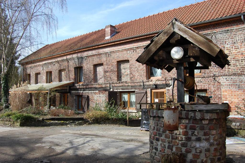 AUBERGE du BORD des EAUX - Demi-pension assurée sur réservation Saint-Amand-les-Eaux Exterior foto