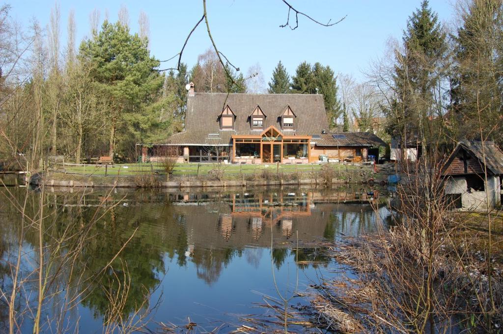 AUBERGE du BORD des EAUX - Demi-pension assurée sur réservation Saint-Amand-les-Eaux Exterior foto