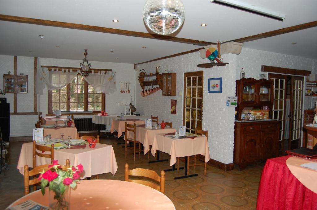 AUBERGE du BORD des EAUX - Demi-pension assurée sur réservation Saint-Amand-les-Eaux Exterior foto