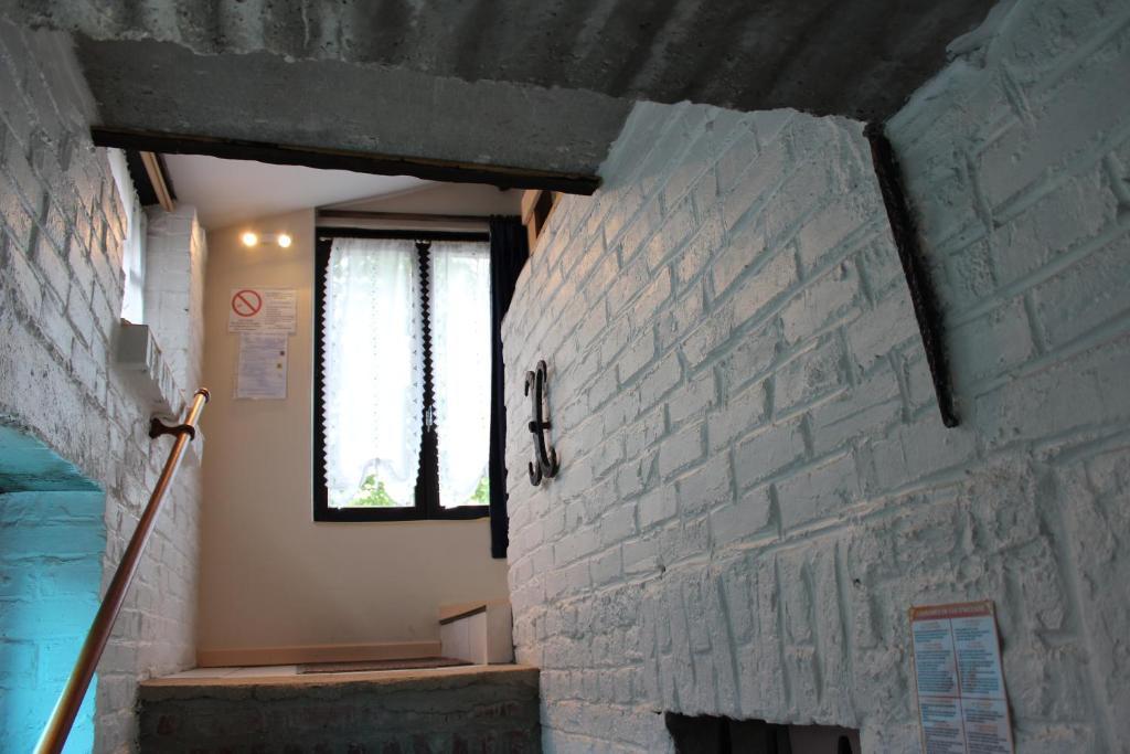 AUBERGE du BORD des EAUX - Demi-pension assurée sur réservation Saint-Amand-les-Eaux Habitación foto